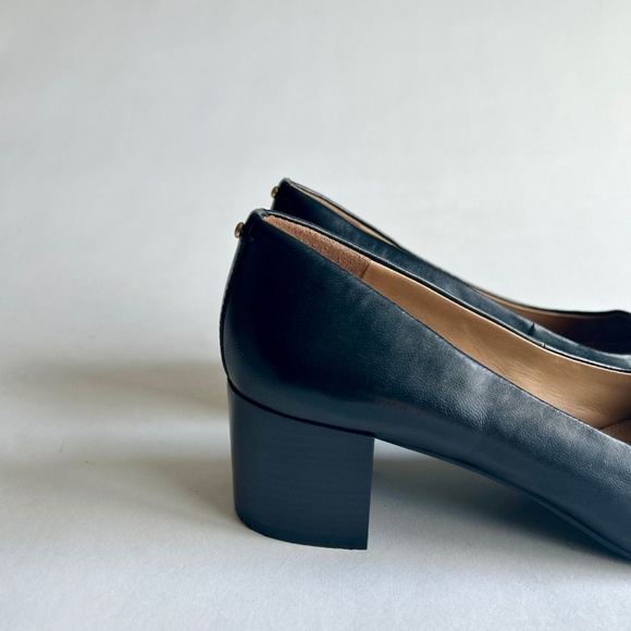 Tory Burch Black Genuine Leather Cap Toe Classic Pumps size 8.5 - Picture 13 of 15